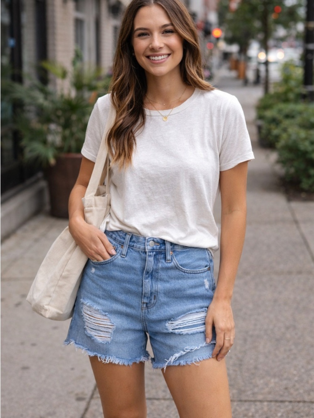 •	Madewell Relaxed Mid-Length Distressed Denim Shorts Size 25